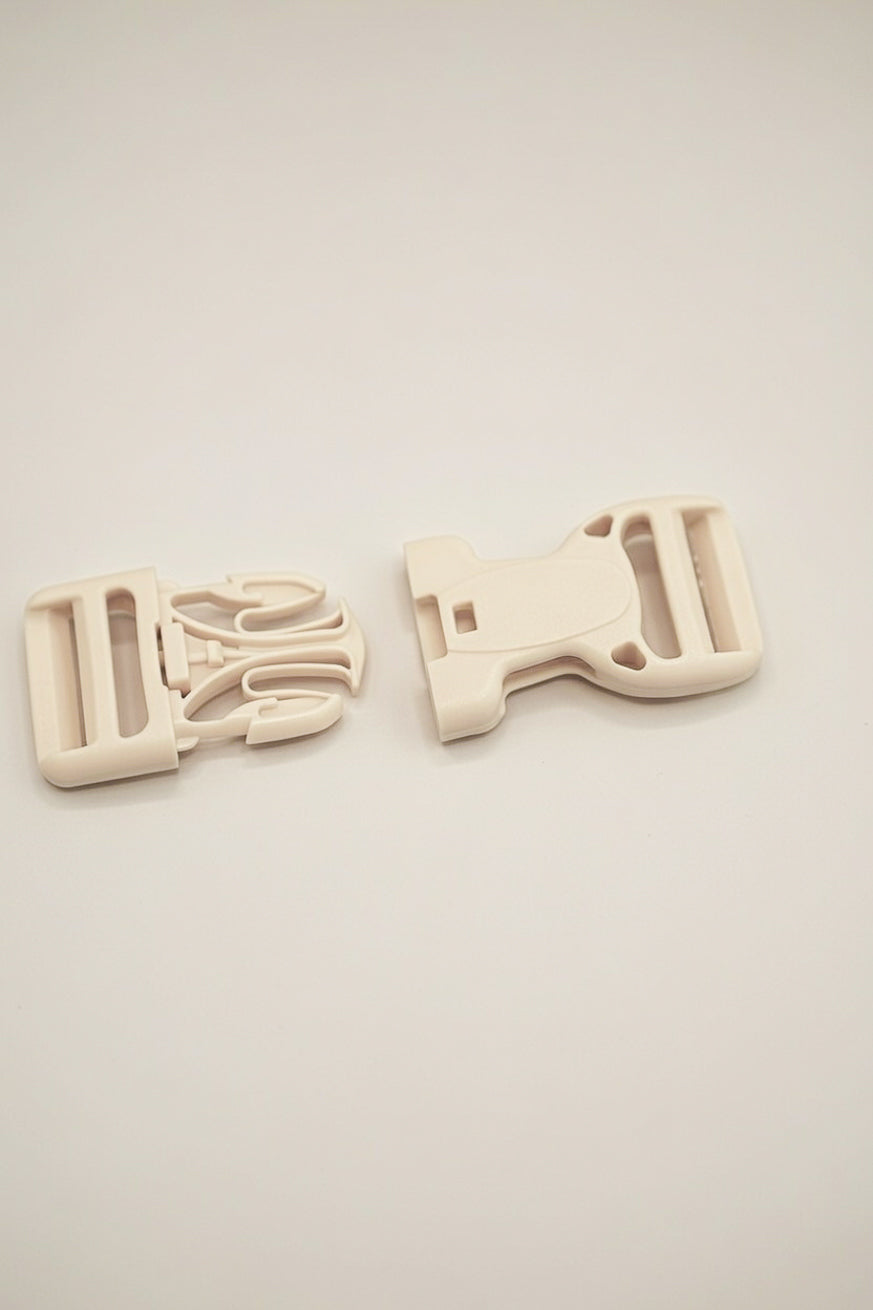 Пряжка с кнопкой безопасности 25мм бежевая