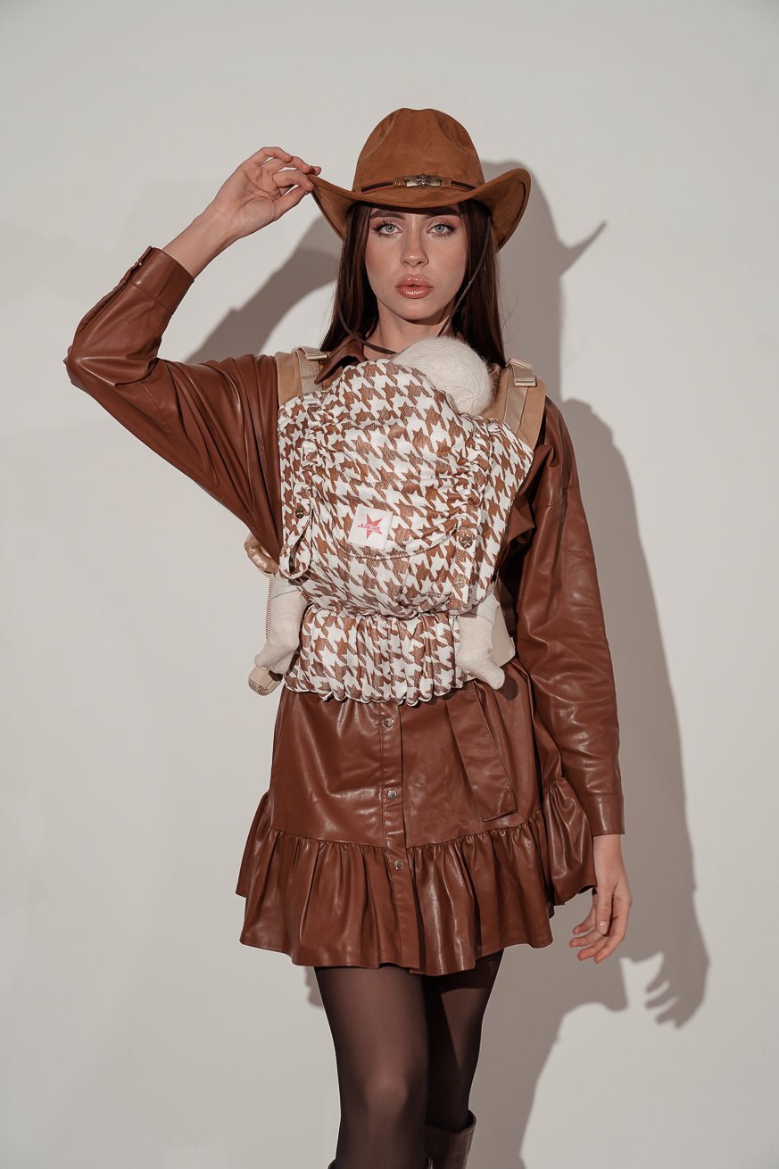 Переноска для ребенка Flip X Латте Маккиато с узором «гусиные лапки» - KOKADI