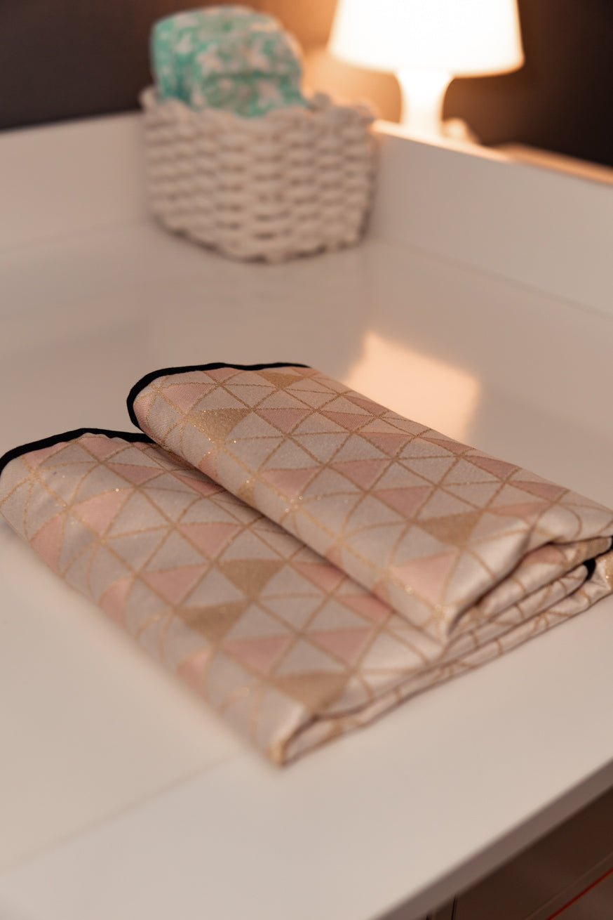 Пеленальный коврик Triangle Frame Clea - KOKADI