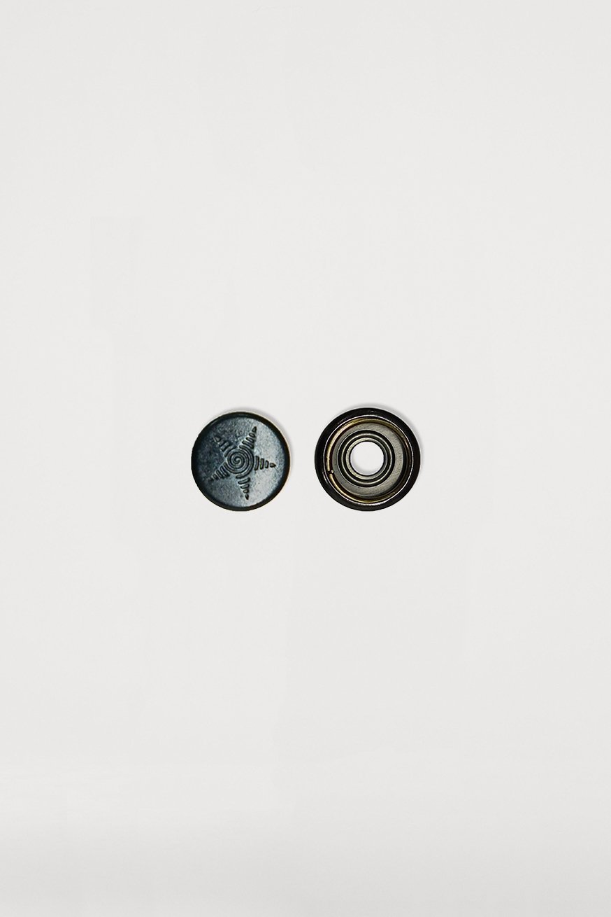 Кнопка женская черная (старая) - KOKADI